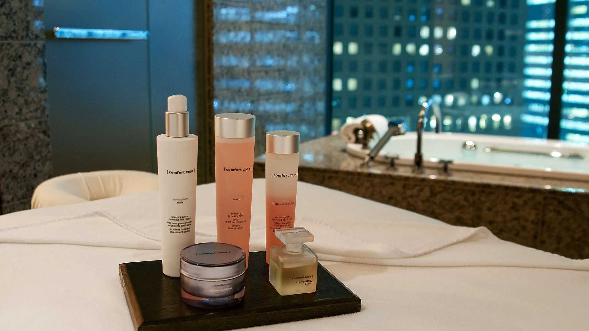 Hotel Conrad Tokyo 5*,  Giappone