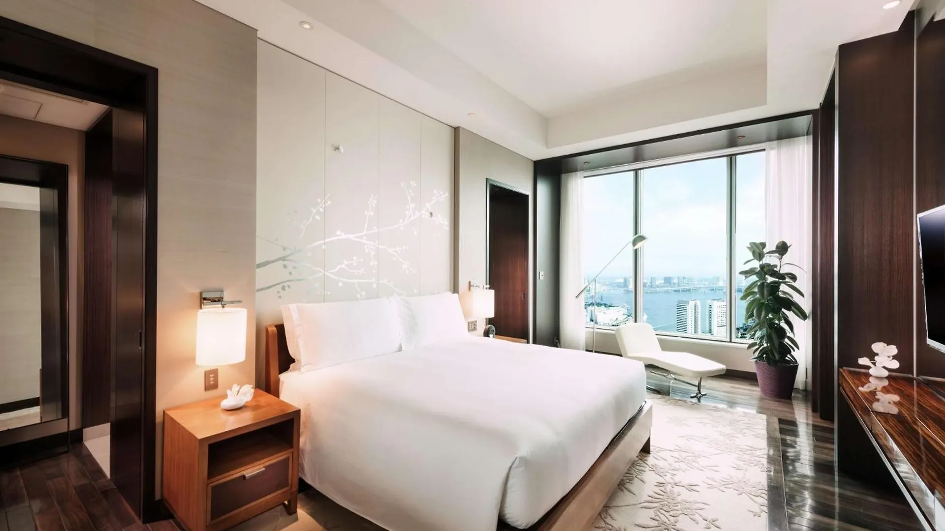 Conrad Tokyo Otel 5*,