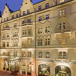 https://paris.praguehotelsweb.com