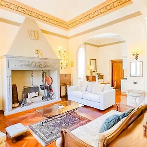 https://frescobaldi-imperial-house.it-tuscanyhotel.com